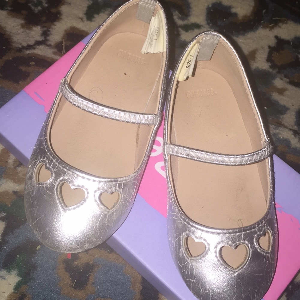 FREE 🎁 with Any Kids Bundle/ Toddler Girls Sz.7 Silver Ballet Flats - Picture 2 of 4